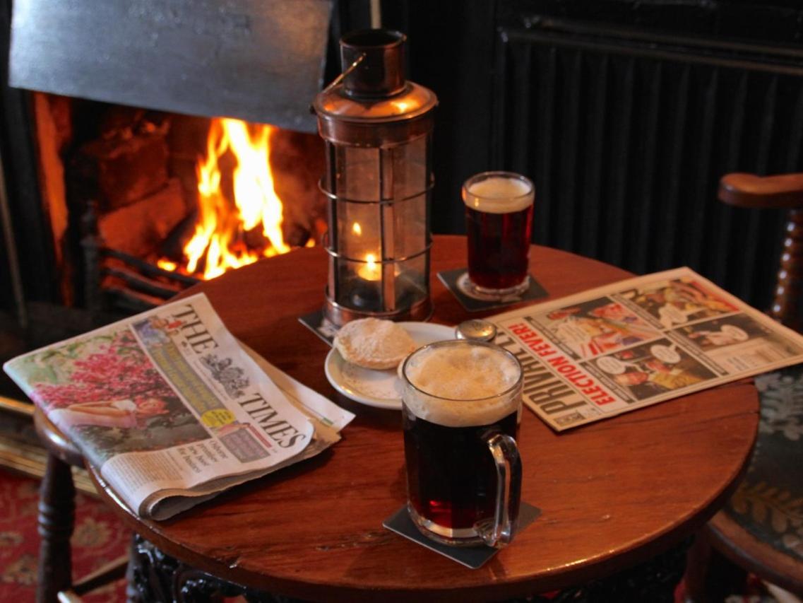 Crown And Trumpet Inn برودواي المظهر الخارجي الصورة